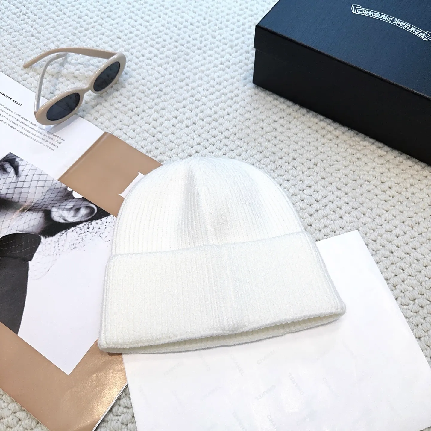 P46 🤍Chrome hearts new autumn and winter cross knitted hat🧶 One of the must-have hats in autumn and winter~ It really looks good on whoever wears it~, it is also a perfect match in black and white and gray in autumn~